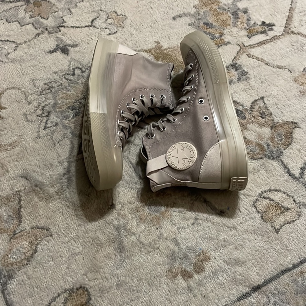 Converse - Picture 2 of 4